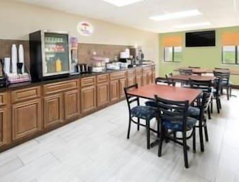 Super 8 By Wyndham Sikeston East Mo Charleston