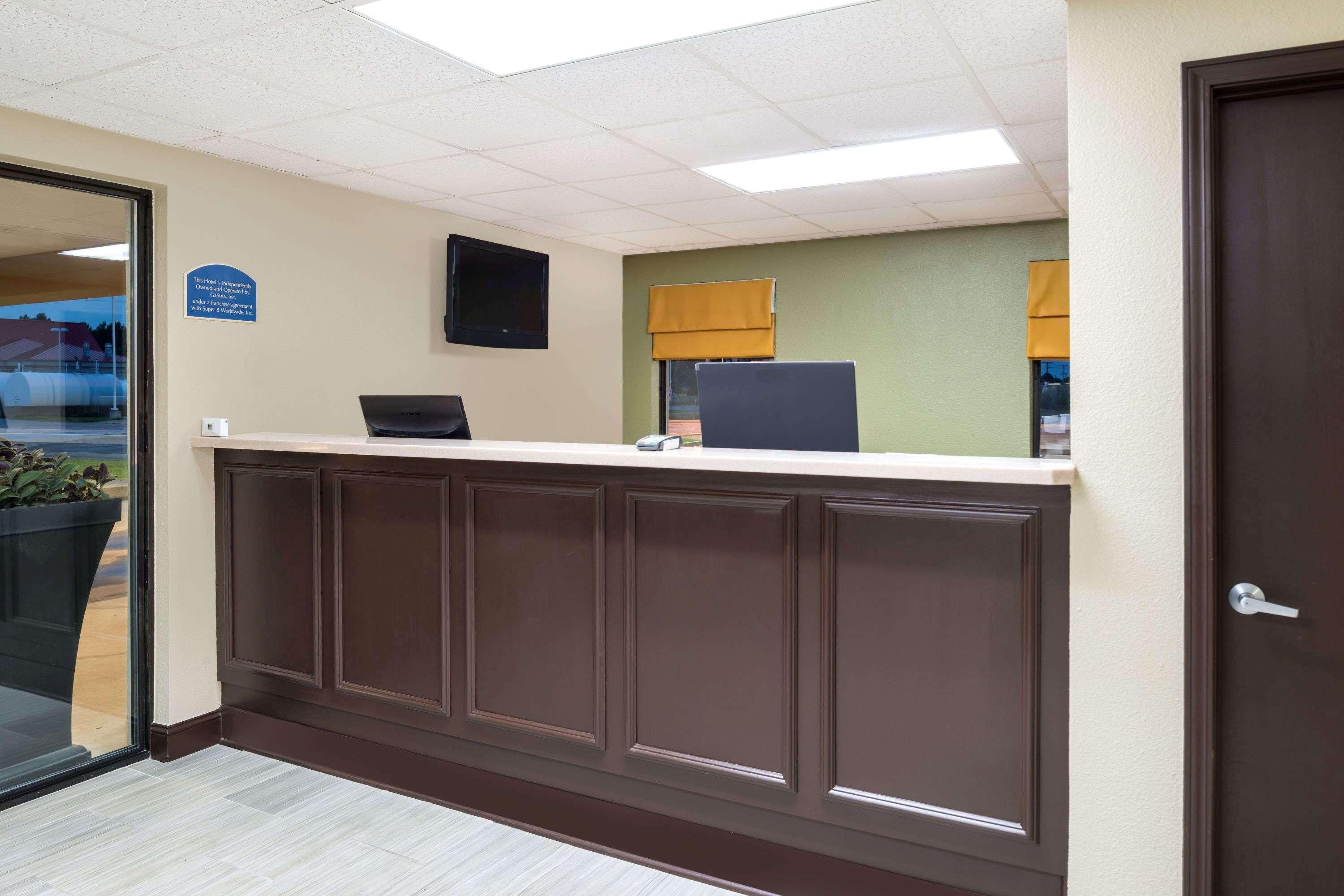 Super 8 By Wyndham Sikeston East Mo Motel Charleston