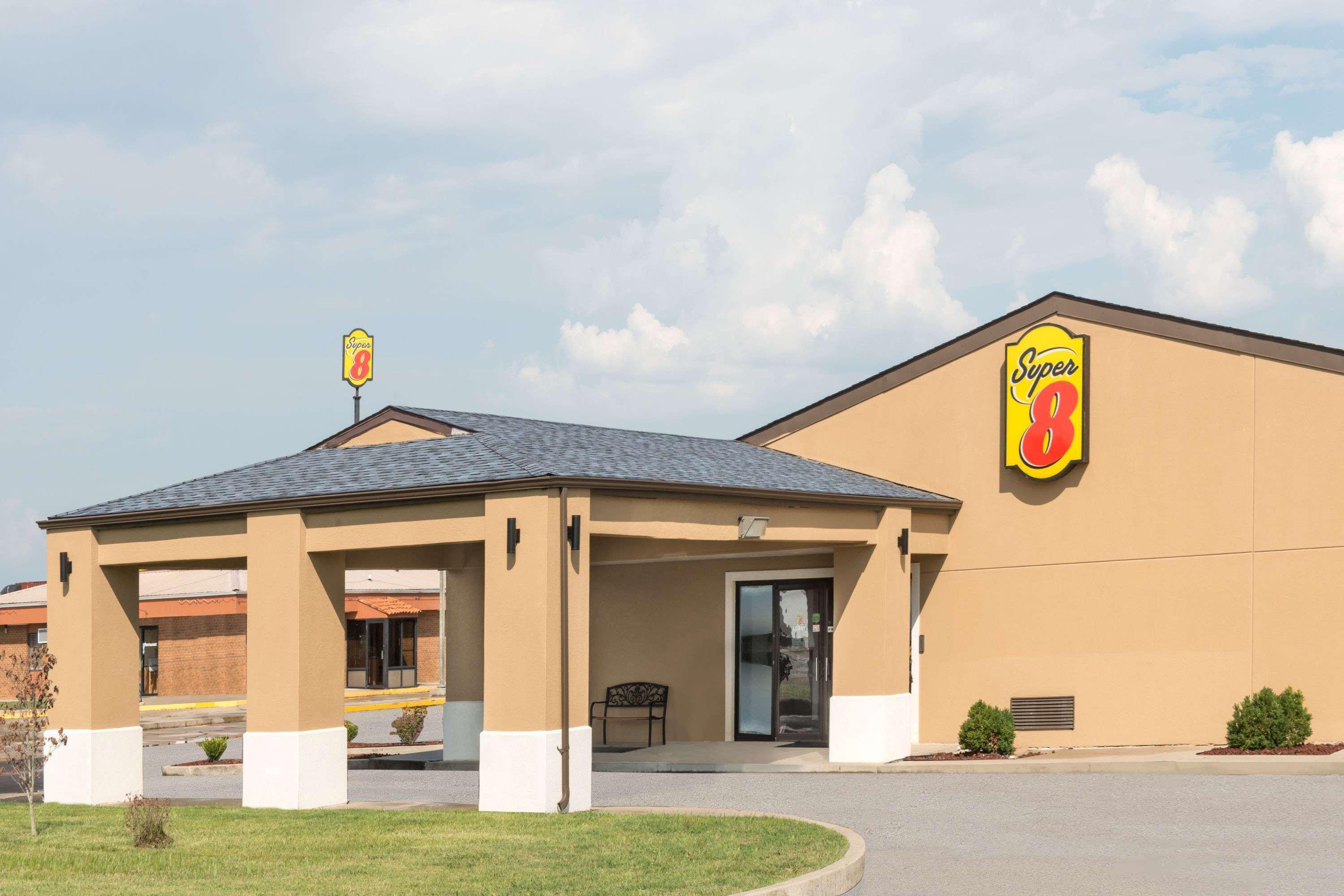Super 8 By Wyndham Sikeston East Mo Motel