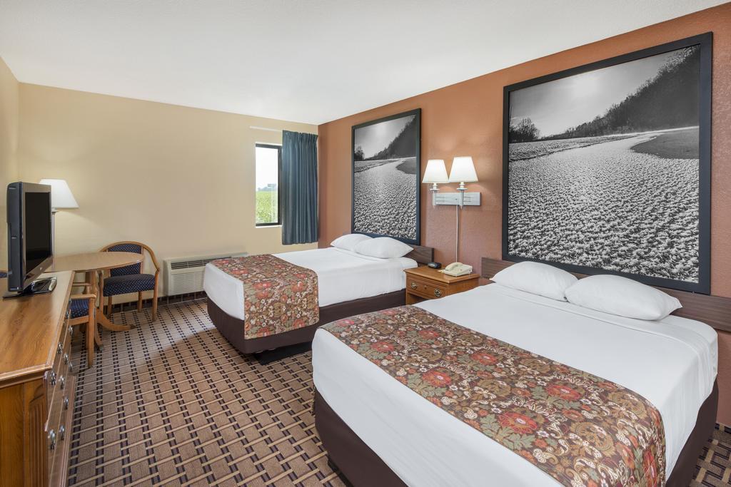 Motel Super 8 By Wyndham Sikeston East Mo Charleston