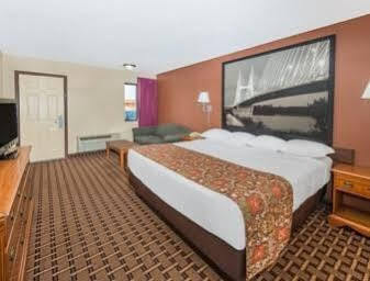 Super 8 By Wyndham Sikeston East Mo Motel